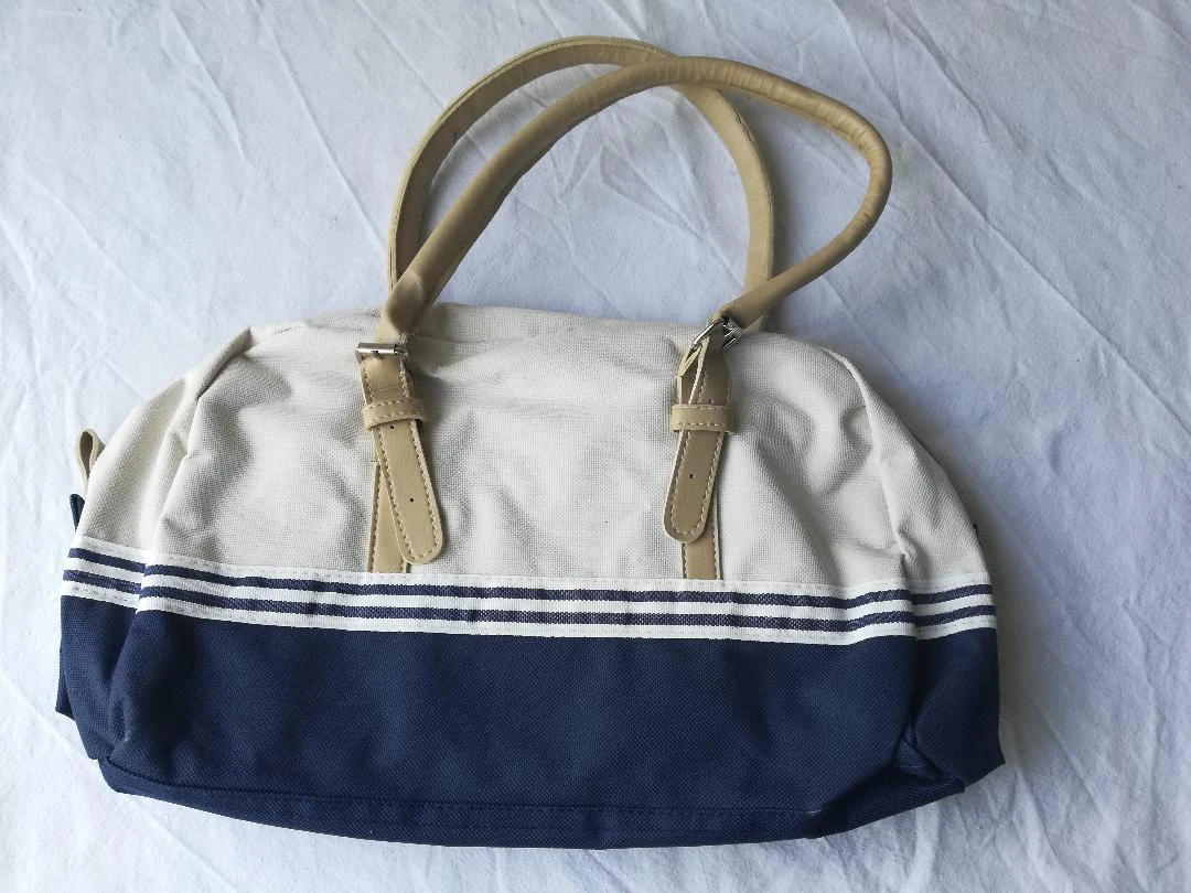 Handtas van stoffen lichtbeige onderaan marineblauw met nieuw handvat (1 streep op 1 handvat) – photo 19